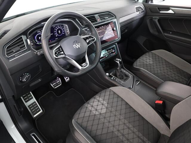 Volkswagen TIGUAN 1.4 TSI eHybrid R-Line Business 245 pk Automaat (DSG) | Navigatie | Panoramadak | Parkeersensoren (Park assist) | Achteruitrijcamera | Adaptieve cruise control | Autom. airco (3 zones) |