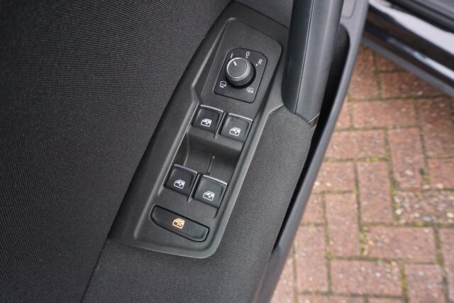Volkswagen TIGUAN 1.4 TSI R-Line Trekhaak | PDC | Apple carplay * All in prijs *