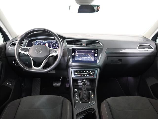 Volkswagen TIGUAN 1.4 TSI eHybrid Elegance 245 pk Automaat (DSG) | Navigatie | Panoramadak | Parkeersensoren (Park assist) | Achteruitrijcamera | Adaptieve cruise control | Stoelverwarming |