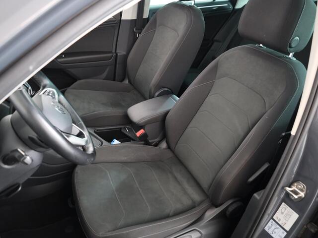 Volkswagen TIGUAN 1.4 TSI eHybrid Elegance 245 pk Automaat (DSG) | Navigatie | Panoramadak | Parkeersensoren (Park assist) | Achteruitrijcamera | Adaptieve cruise control | Stoelverwarming |