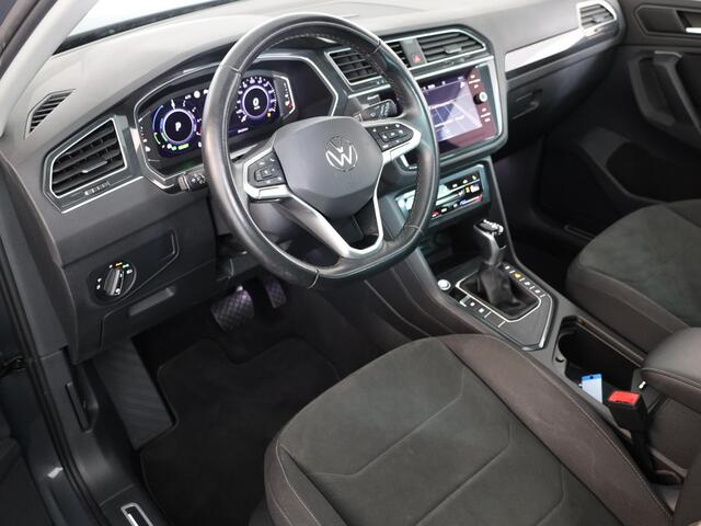 Volkswagen TIGUAN 1.4 TSI eHybrid Elegance 245 pk Automaat (DSG) | Navigatie | Panoramadak | Parkeersensoren (Park assist) | Achteruitrijcamera | Adaptieve cruise control | Stoelverwarming |