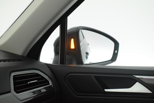Volkswagen TIGUAN 1.5 TSI 150pk DSG Elegance Keyless Camera Stoelverwarming Virtual Cockpit Navigatie