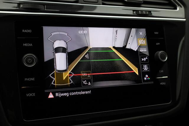 Volkswagen TIGUAN 1.4 TSI 245 pk DSG eHybrid R-Line Business+ | Panoramadak | IQ Light | Achteruitrijcamera | Navigatie | Stoelverwarming | Keyless Entry