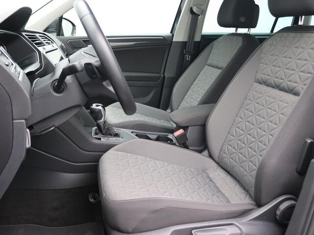 Volkswagen TIGUAN 1.5 TSI Life e-hybrid 245PK DSG led, adaptive cruise, achteruitrijcamera, lane assist, keyless, elek. bedienbare achterklep, navigatie, 17" lichtmetaal