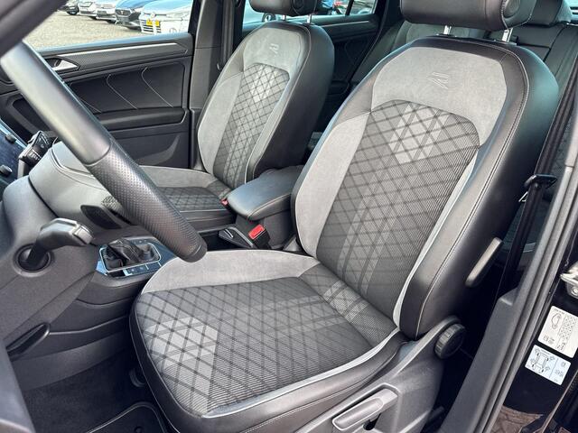 Volkswagen TIGUAN 1.4 TSI eHybrid R-Line Business+ | Trekhaak | Pano Dak | A-Camera | IQ Light | PHEV |