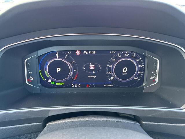 Volkswagen TIGUAN 1.4 TSI eHybrid R-Line Business+ | Trekhaak | Pano Dak | A-Camera | IQ Light | PHEV |
