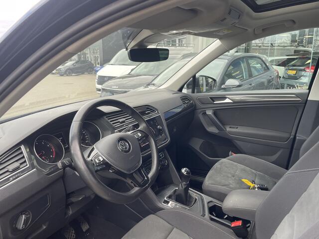 Volkswagen TIGUAN 1.5 TSI Comfortline Business | Cruise control adaptief | Pano | Elektrische achterklep | Stoelverwarming met massage |