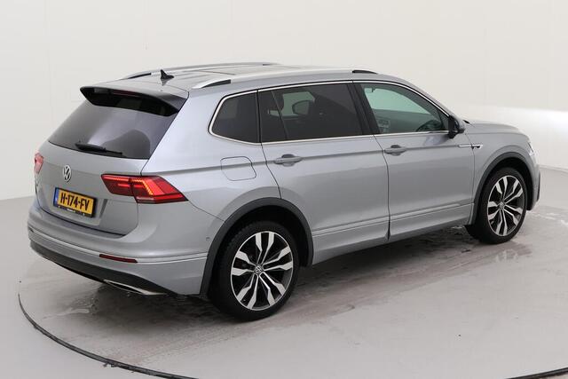 Volkswagen TIGUAN Allspace 1.5 TSI Highline Business R 7p. / Panorama dak / Full Led / Zwenkbare trekhaak / Elect. achterklep / Achteruitrijcamera / 20 Inch