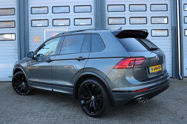 Volkswagen TIGUAN 1.5 TSI Highline R Autom Xenon Black style Virtual cockpit Panodak Navi Camera Bj:2020