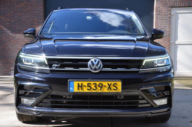 Volkswagen TIGUAN 1.5 TSI ACT Highline Business R Line Automaat/Virtueel-Dashbord/Navi/Pdc/Ecc/Led/Stoelverwarming/Panoramadak/Dynaudio®/20-Inch Lmv/Privacy-Glass/Achteruitrijcamera/Trekhaak-Uitklapbaar