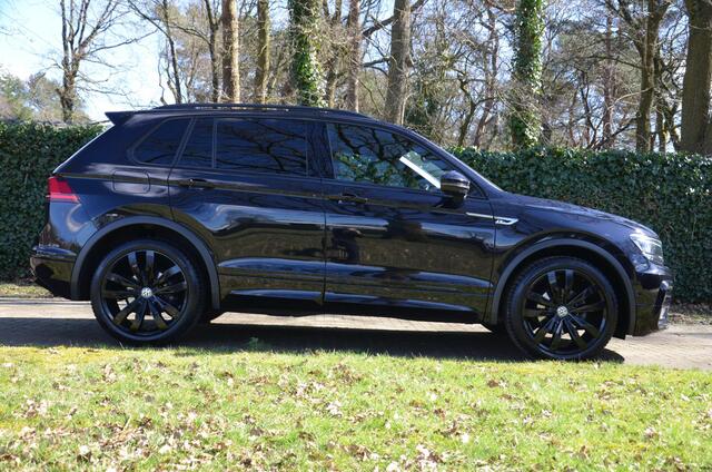 Volkswagen TIGUAN 1.5 TSI ACT Highline Business R Line Automaat/Virtueel-Dashbord/Navi/Pdc/Ecc/Led/Stoelverwarming/Panoramadak/Dynaudio®/20-Inch Lmv/Privacy-Glass/Achteruitrijcamera/Trekhaak-Uitklapbaar