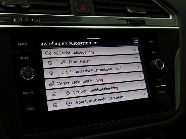 Volkswagen TIGUAN 1.5TSI/150PK R-Line Blackstyle DSG · Panoramadak · Navigatie · Stoel- & stuurverwarming · Garantie tot maart 2026