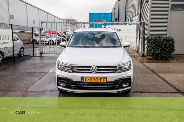 Volkswagen TIGUAN Allspace AUTOMAAT 1.5 TSI Highline Business R-line Zeer mooie Tiguan All-Space AUTOMAAT met bijna alle denkbare opties! Zie onze site voor alle foto's Dealeronderhouden, nieuwe onderhoudsbeurt, PANO, ELEC TREKHAAK, ACHETRUITRIJCAMERA,VOL LEDER ETC!