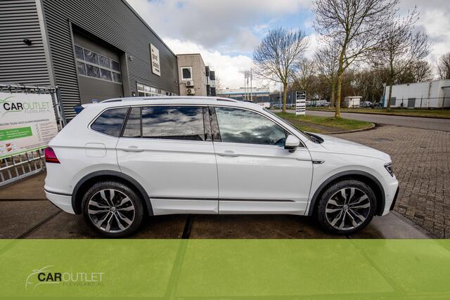Volkswagen TIGUAN Allspace AUTOMAAT 1.5 TSI Highline Business R-line Zeer mooie Tiguan All-Space AUTOMAAT met bijna alle denkbare opties! Zie onze site voor alle foto's Dealeronderhouden, nieuwe onderhoudsbeurt, PANO, ELEC TREKHAAK, ACHETRUITRIJCAMERA,VOL LEDER ETC!