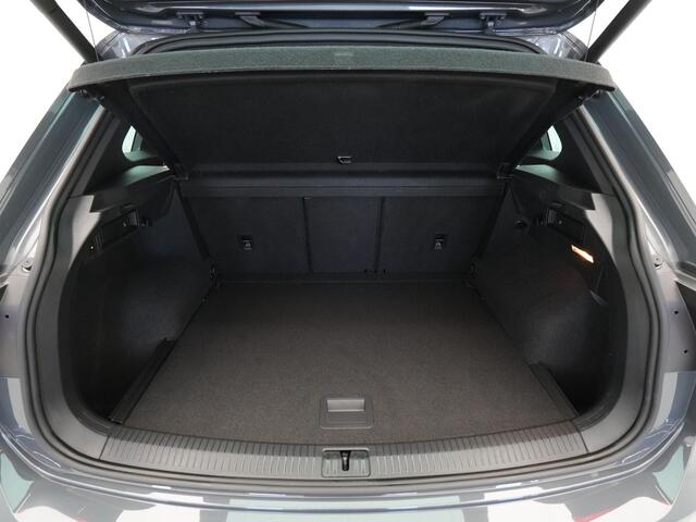 Volkswagen TIGUAN 1.5 TSI 150pk DSG R-Line Business+ Navigatie Wegkl. trekhaak Acc Elek. kofferklep 36