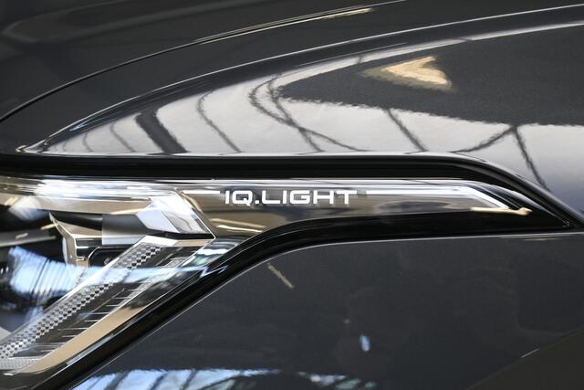 Volkswagen TIGUAN 1.5 TSI 150pk R-Line | IQ. Light | Trekhaak | Camera | 100% (Dealer) onderhouden label