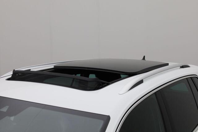 Volkswagen TIGUAN 1.4 TSI 245 pk DSG eHybrid R-Line Business+ | Panoramadak | Trekhaak | Leder | Geheugenstoelen | Adaptief onderstel | Rondomzicht camera | IQ Light