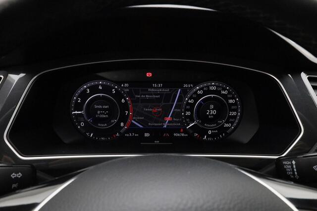 Volkswagen TIGUAN 1.5 TSI 150 pk ACT Comfortline Business | Panoramadak | Trekhaak | Achteruitrijcamera | Navigatie | Stoelverwarming