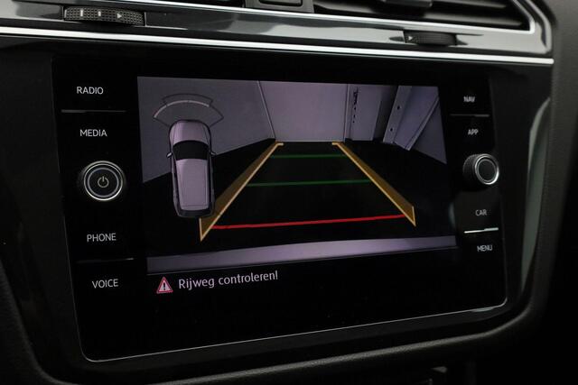 Volkswagen TIGUAN 1.5 TSI 150 pk ACT Comfortline Business | Panoramadak | Trekhaak | Achteruitrijcamera | Navigatie | Stoelverwarming