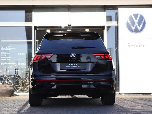 Volkswagen TIGUAN 1.5 TSI 150 pk DSG R-Line | Black Style | Panoramadak | IQ Light | PDC | LEDER | Voorstoelen met Geheugen | Stoel + Stuur Verwarming | Fabrieksgarantie tot 10-11-2026 of 80.000km