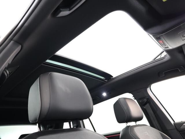Volkswagen TIGUAN Allspace 1.5 TSI R-Line Business 7p. 150 pk Automaat (DSG) | Verlengde garantie | Navigatie | Panoramadak | Parkeersensoren | Stoelverwarming | R-Line |