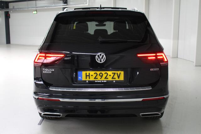 Volkswagen TIGUAN Allspace 2.0 TSI 4Motion R-Line DSG 7-Persoons Panoramadak | Head Up Display | Trekhaak | Stoelverwarming | 21" Velgen