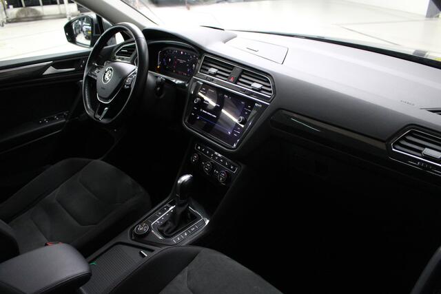 Volkswagen TIGUAN Allspace 2.0 TSI 4Motion R-Line DSG 7-Persoons Panoramadak | Head Up Display | Trekhaak | Stoelverwarming | 21" Velgen