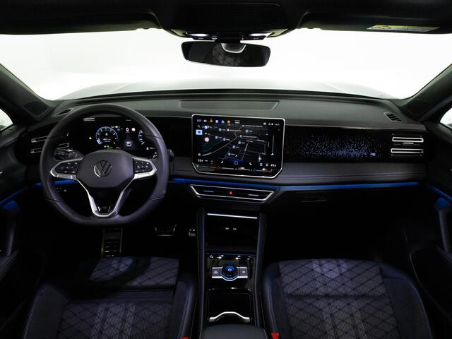 Volkswagen TIGUAN R-Line 1.5 eTSI 150 PK | LED Matix IQ | Black Style | Panoramadak | 360 Camera | Stoel & Stuurwiel verwarming |