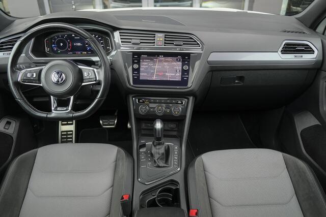 Volkswagen TIGUAN 1.5 TSI R-Line Highline Panoramadak Virtual cockpit Trekhaak 20" LMV NLauto Elektrische klep