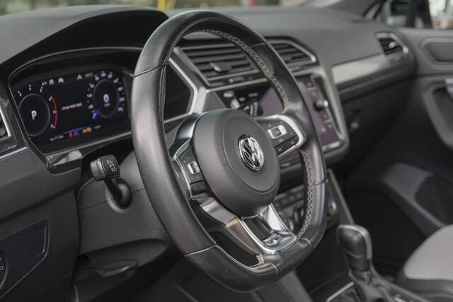 Volkswagen TIGUAN 1.5 TSI R-Line Highline Panoramadak Virtual cockpit Trekhaak 20" LMV NLauto Elektrische klep