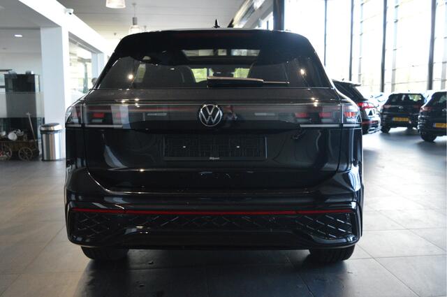 Volkswagen TIGUAN 2.0 TDI 3X R-LINE Black Style pano camera trekhaak 150 pk !!