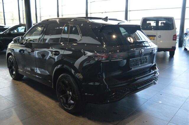 Volkswagen TIGUAN 2.0 TDI 3X R-LINE Black Style pano camera trekhaak 150 pk !!