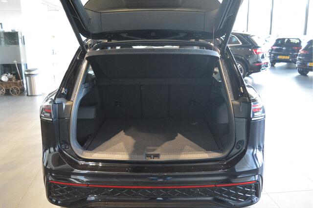 Volkswagen TIGUAN 2.0 TDI 3X R-LINE Black Style pano camera trekhaak 150 pk !!