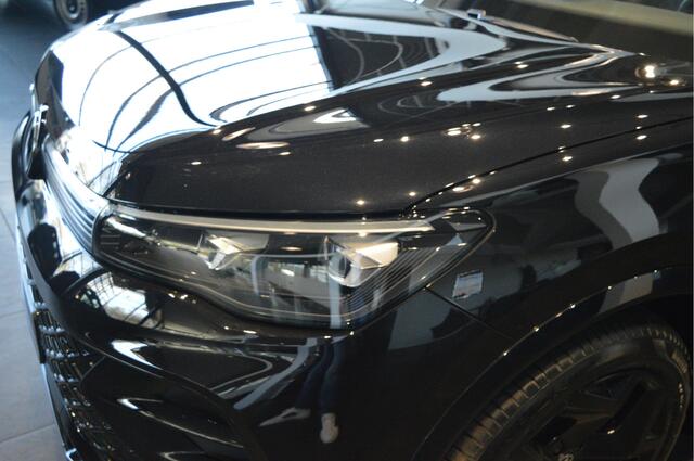 Volkswagen TIGUAN 2.0 TDI 3X R-LINE Black Style pano camera trekhaak 150 pk !!