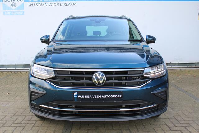 Volkswagen TIGUAN 1.5 eHybrid Life Edition | Achteruitrijcamera | Digital cockpit | Adaptieve cruise controle | Climate controle | Parkeersensoren V+A | Elektrische kofferklep | Keyless entry/start | Navigatie | Apple CarPlay/Android Auto | Schakelmogelijkheid aan stuurwie