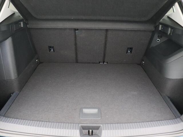 Volkswagen TIGUAN 1.5 eHybrid Life Edition 204PK DSG full led, adaptive cruise, side assist, navi via apple carplay/android auto, stoelverwarming voor + achter, stuurwielverwarming, elek. achterklep, achteruitrijcamera, 18" lichtmetaal