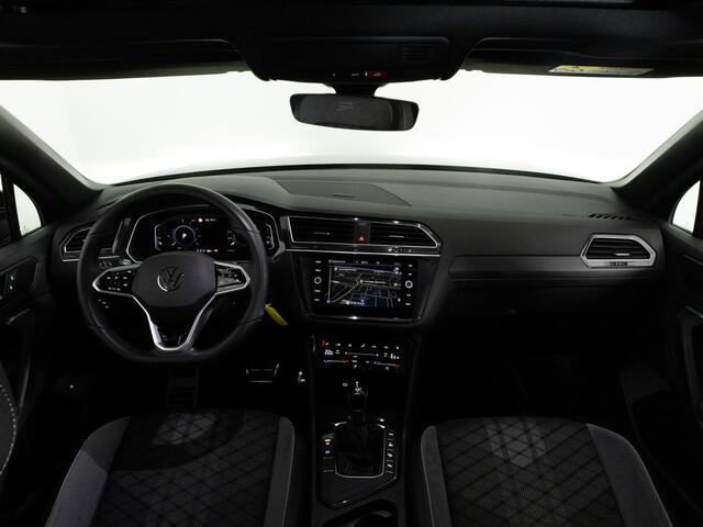 Volkswagen TIGUAN R-Line 1.4 TSI 245 DSG eHybrid | LED IQ | Black Style | Panoramadak | Achteruitrijcamera | Trekhaak | Travel Assist |