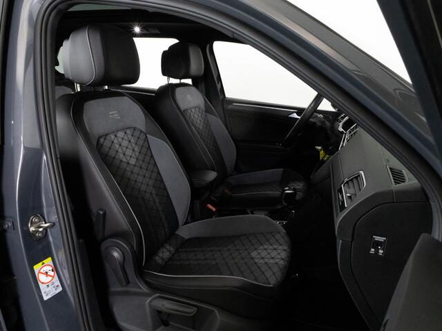 Volkswagen TIGUAN R-Line 1.4 TSI 245 DSG eHybrid | LED IQ | Black Style | Panoramadak | Achteruitrijcamera | Trekhaak | Travel Assist |