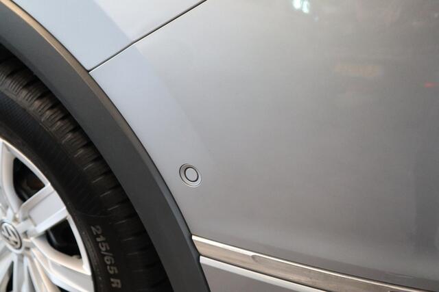 Volkswagen TIGUAN Allspace 1.5 TSI Highline Business R 7p. Panorama Navigatie Parking hulp camera Cruise Control