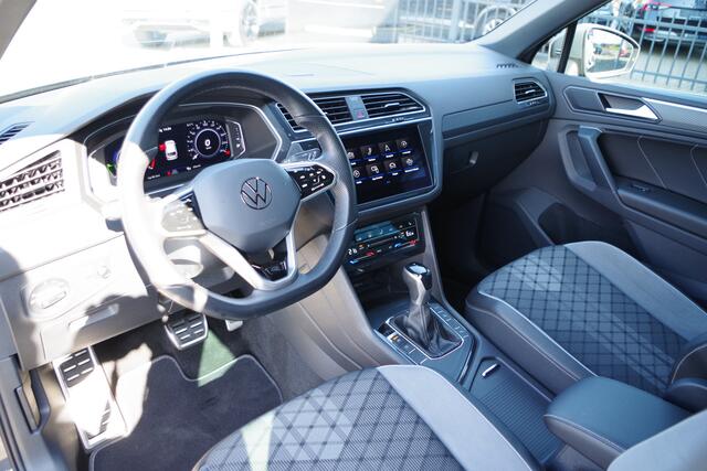 Volkswagen TIGUAN 1.4 TSI eHybrid 245 PK R-Line BNS+ PHEV, Trekhaak, Black Pack, Carplay, Sruutverwarming