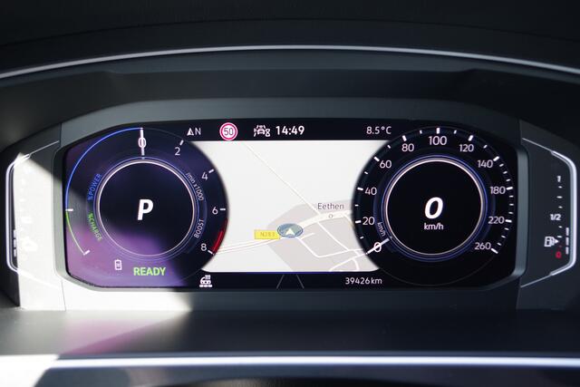 Volkswagen TIGUAN 1.4 TSI eHybrid 245 PK R-Line BNS+ PHEV, Trekhaak, Black Pack, Carplay, Sruutverwarming