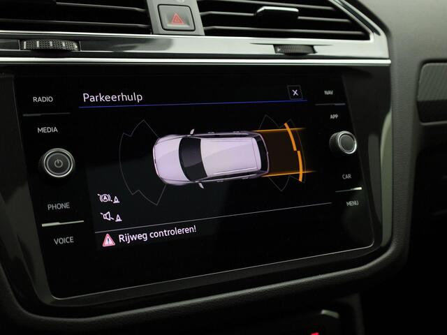 Volkswagen TIGUAN 1.5TSI/150PK R-Line Blackstyle DSG · Panoramadak · Navigatie · Stoel- & stuurverwarming · Garantie tot maart 2026