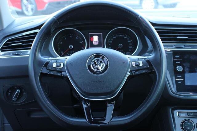 Volkswagen TIGUAN 1.4 TSI ACT Comfortline Business R PANO, TREKHAAK, LED, 91DKM