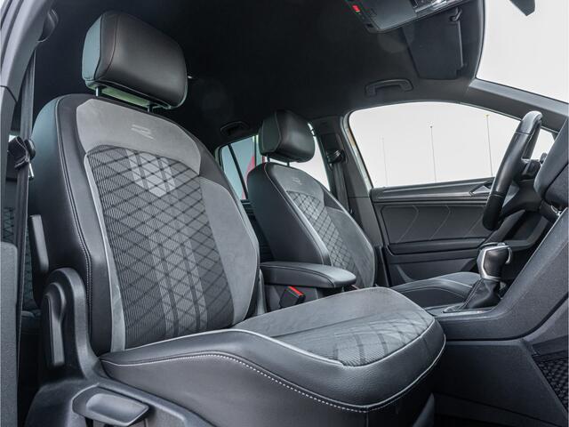 Volkswagen TIGUAN 1.4 TSI eHybrid R-Line Business+ IQ LIGHT CAMERA TREKHAAK 19 INCH APPLE CARPLAY DODEHOEK