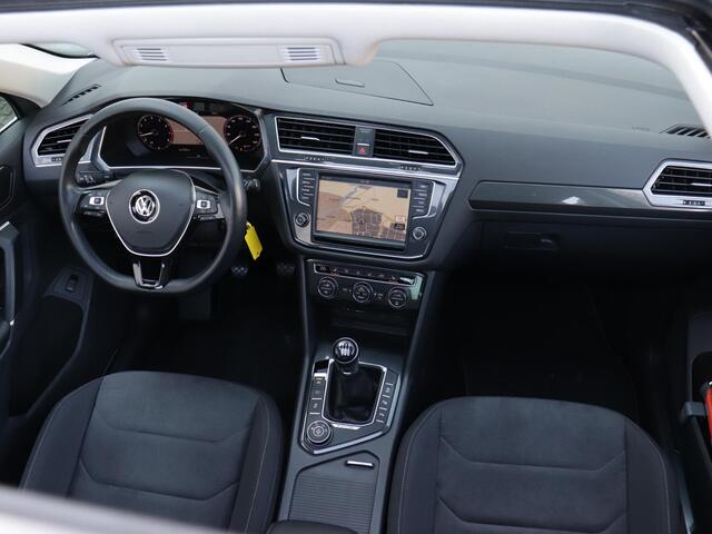 Volkswagen TIGUAN 1.4 TSI ACT Highline 4Motion | Panoramadak | Trekhaak (2.000kg) | Navigatie | App-Connect | Stoelverwarming | Adaptive Cruise |