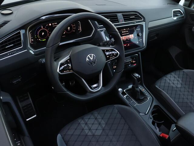 Volkswagen TIGUAN 1.4 TSI eHybrid R-Line Business | 360 Camera | Pano | Trekhaak | Black Style | Stoel- en Stuurverwarming | Matrix LED | Keyless |