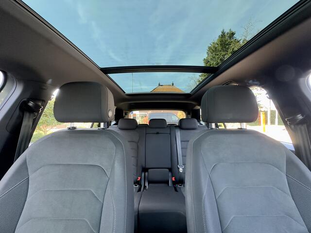 Volkswagen TIGUAN Allspace 2.0 TDI AUT7 R-LINE HIGHLINE 7PERS 150PK PANODAK LEDER NAVI CAMERA DIGI-DASH APPLE-CARPLAY LED 20 INCH-LMV PDC