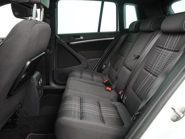 Volkswagen TIGUAN 1.4 150pk TSI Sport&Style | Automaat | Parkeersensoren Achter | Achteruitrijcamera | Navigatie | Airco |
