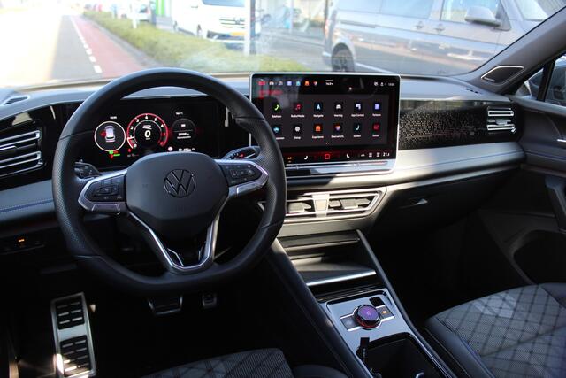 Volkswagen TIGUAN 1.5 eTSI R-Line Business / Navigatie / APP.Connect / 360" Camera / HEAD-UP Display / R-line NVW