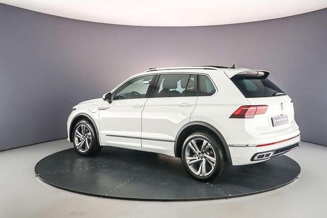 Volkswagen TIGUAN R-Line Business 1.4 TSI eHybrid 245pk DSG Automaat Panoramadak, Head up display, Adaptive cruise control, Elektrische achterklep, Achteruitrijcamera, Stuurwiel verwarmd